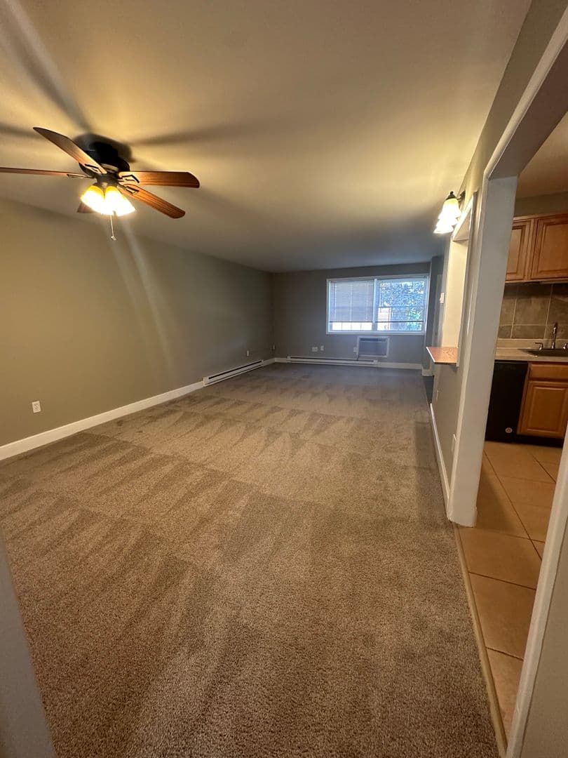 Easton Apartment: 600 Canal Street