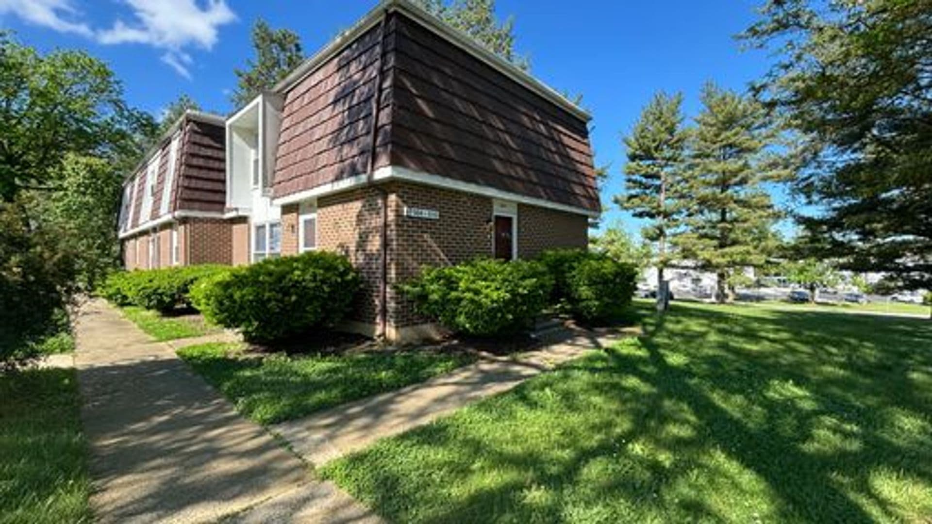 York Townhome: 433 Piedmont Circle