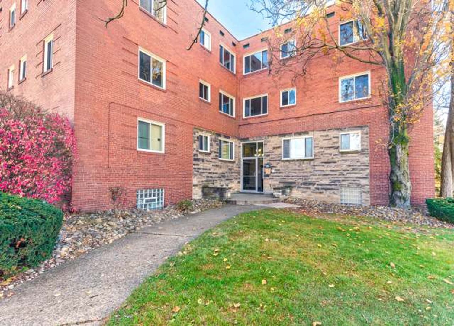 Pittsburgh Apartment: 1526 Parkline Drive