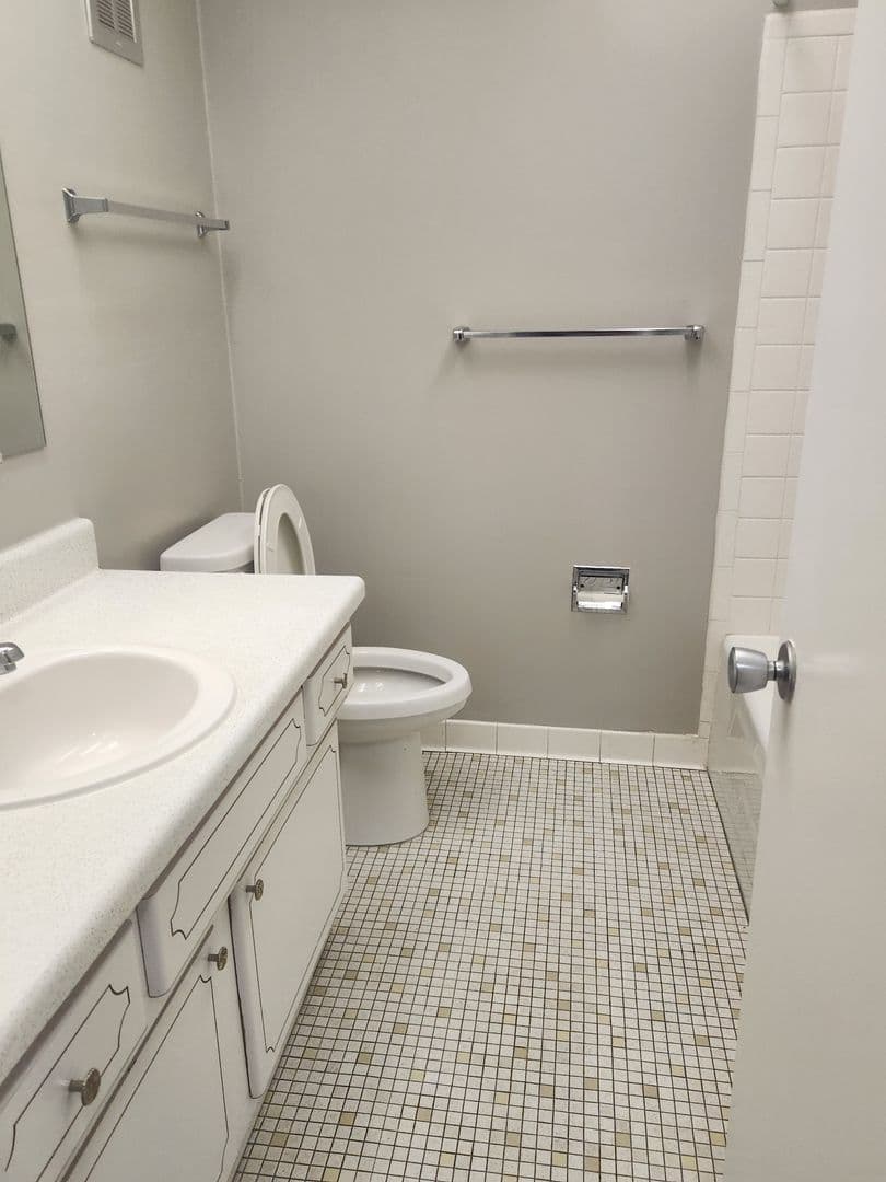 Carnegie Apartment: 834 Washington Avenue
