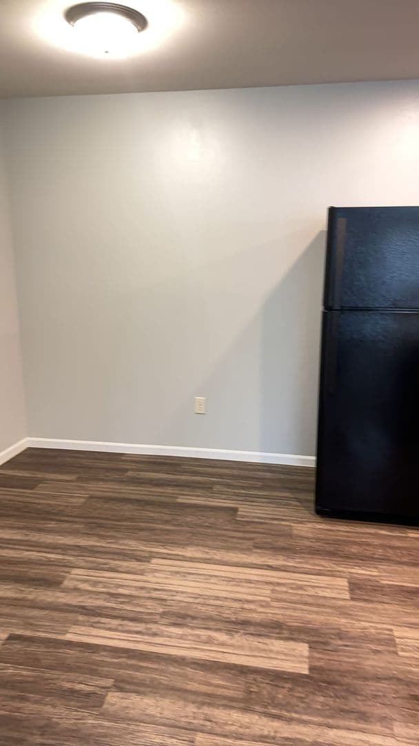 Newton Apartment: 704 Cottonwood Crossing Drive