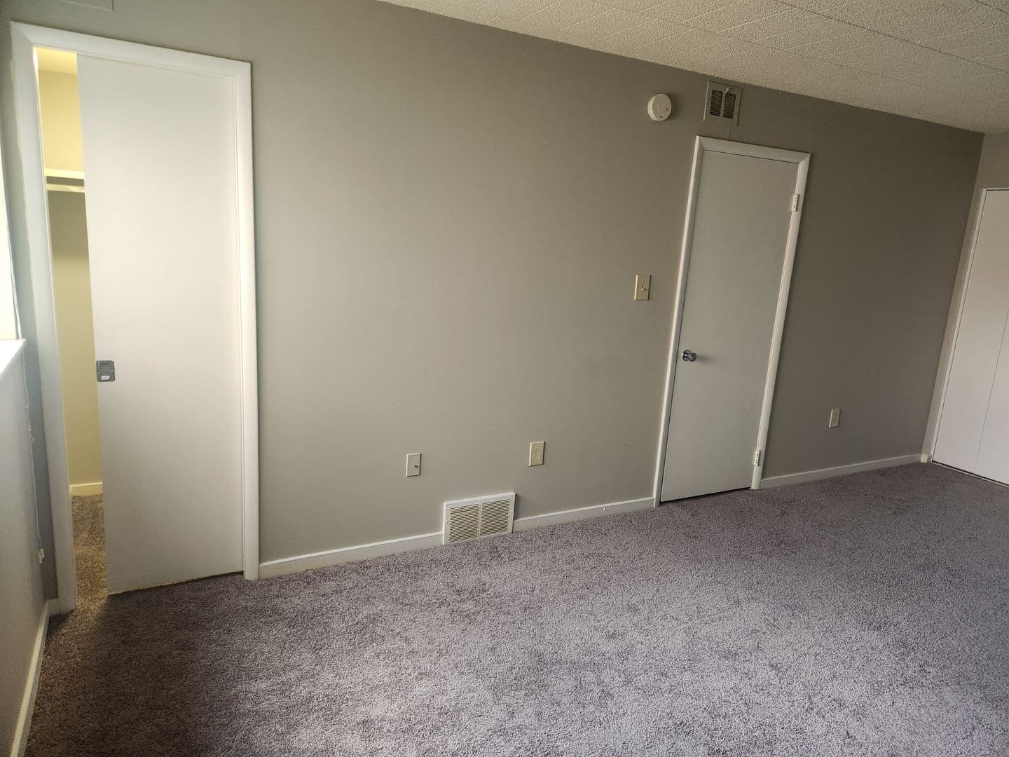 Carnegie Apartment: 834 Washington Avenue