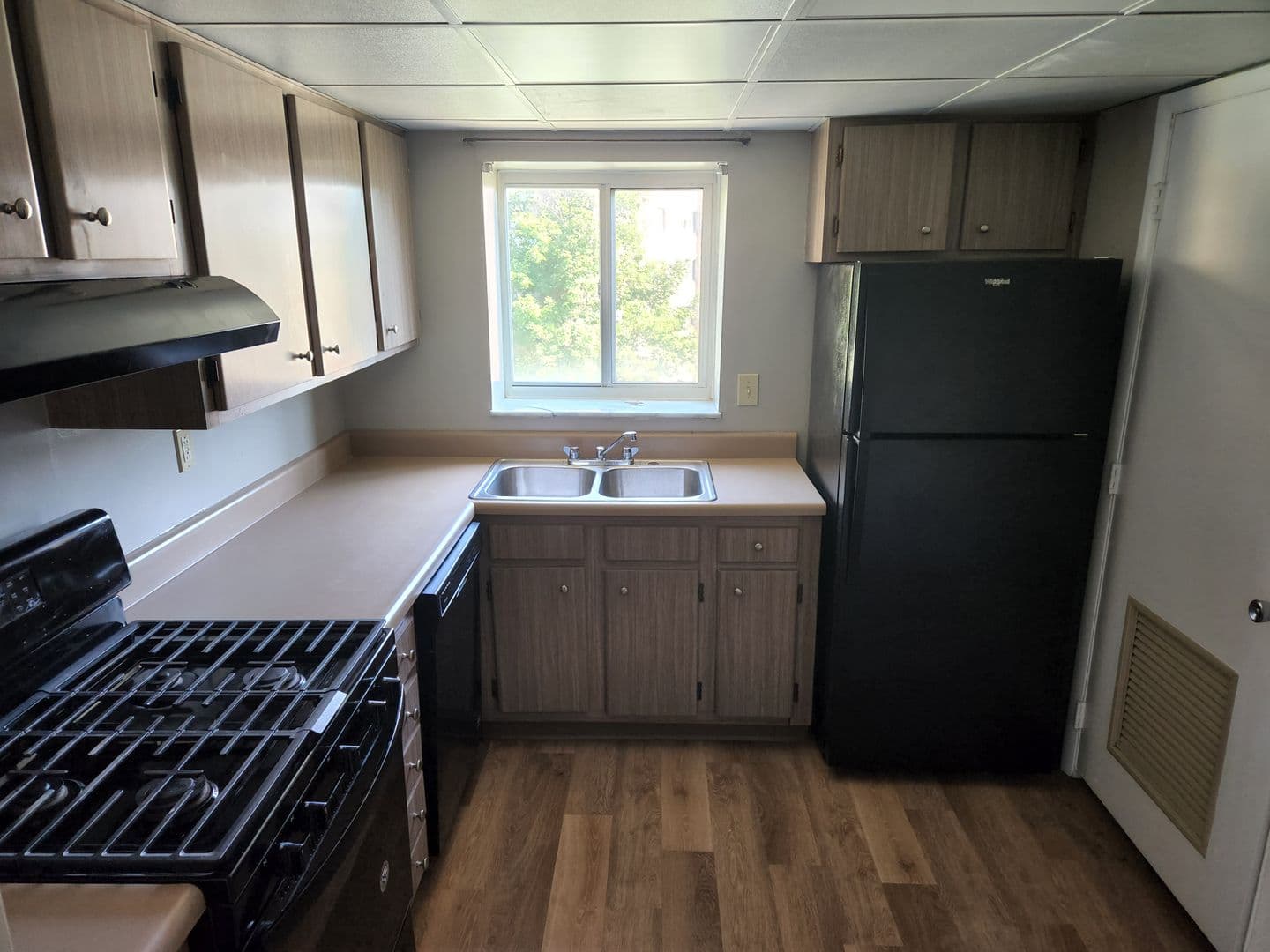 Carnegie Apartment: 834 Washington Avenue