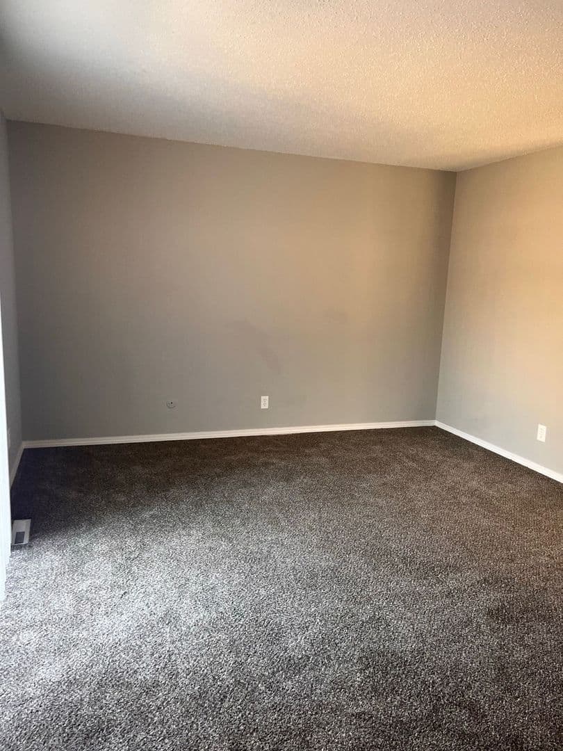 Wichita Apartment: 1000 S Woodlawn Street