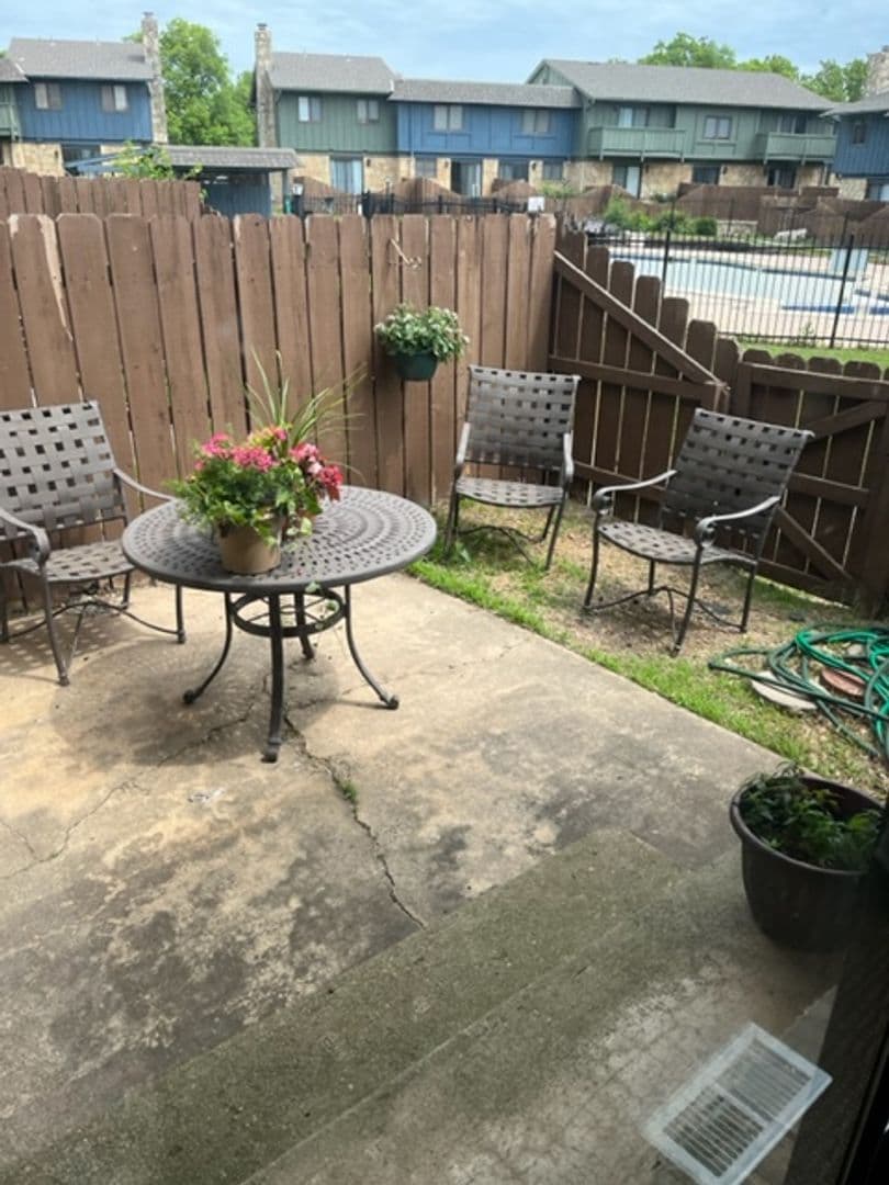 Wichita Apartment: 1000 S Woodlawn Street