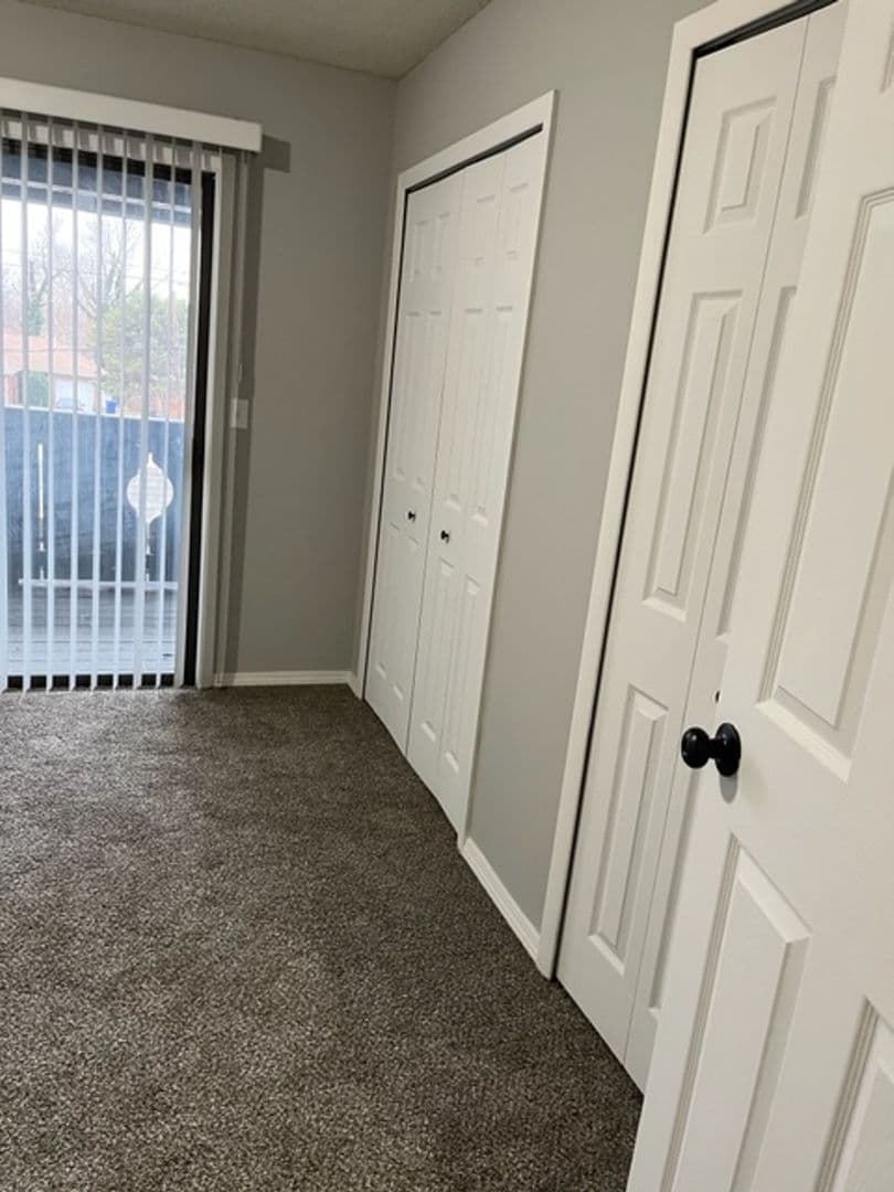 Wichita Apartment: 1000 S Woodlawn Street