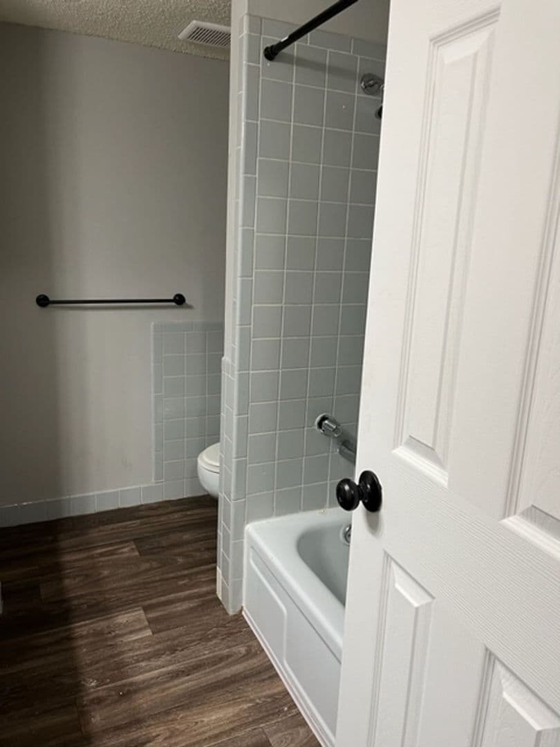 Wichita Apartment: 1000 S Woodlawn Street