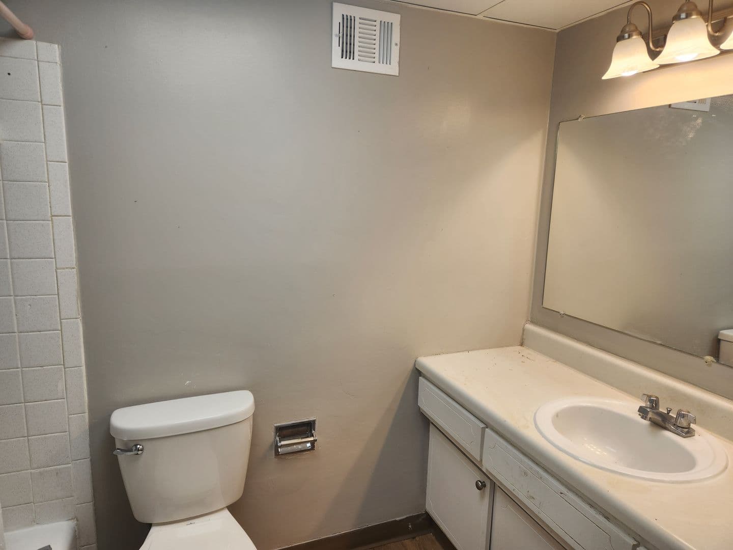 Carnegie Apartment: 834 Washington Avenue