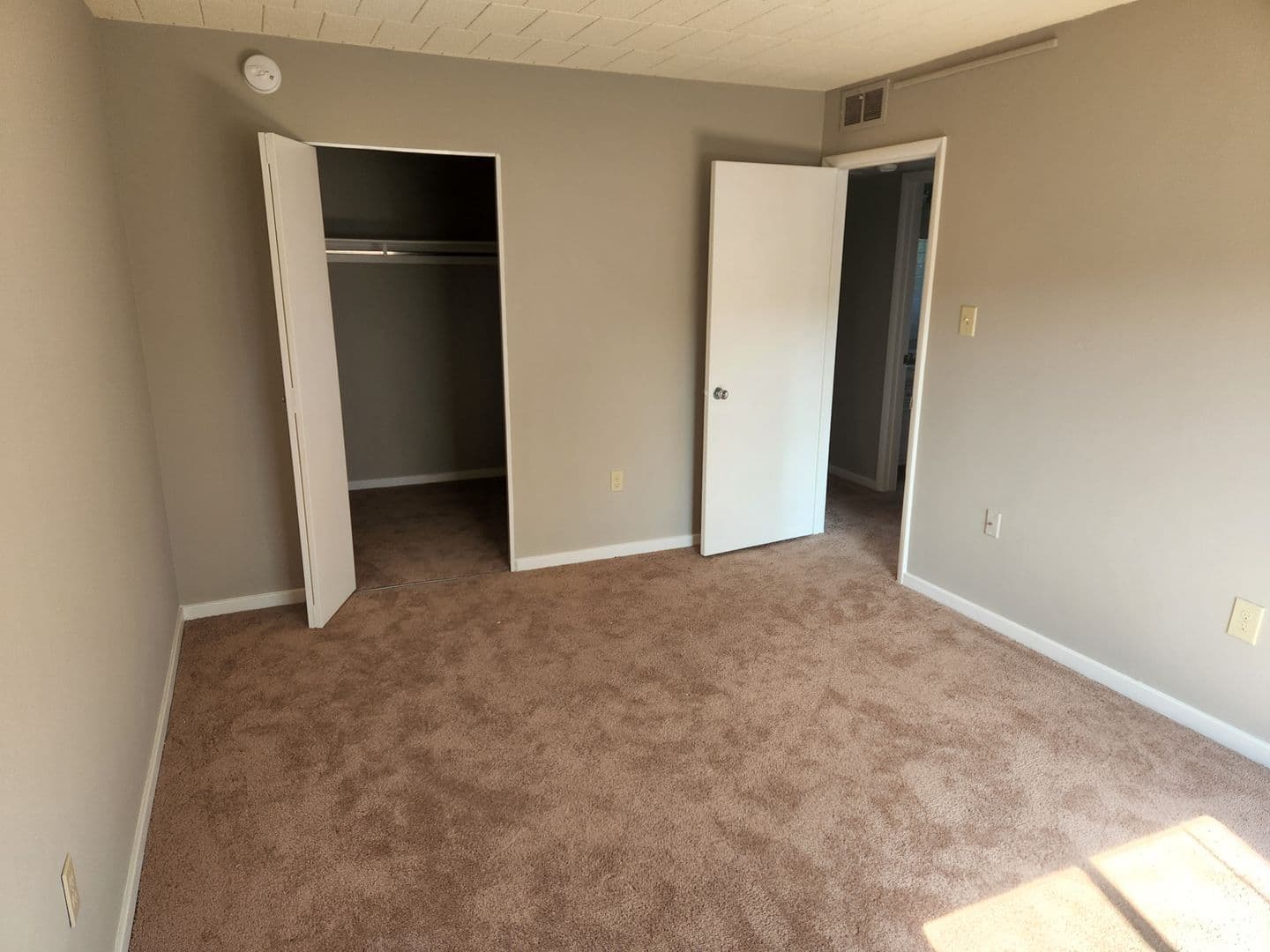 Carnegie Apartment: 834 Washington Avenue