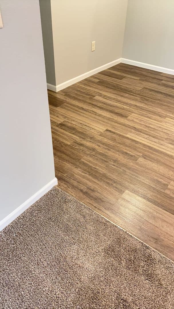 Newton Apartment: 704 Cottonwood Crossing Drive