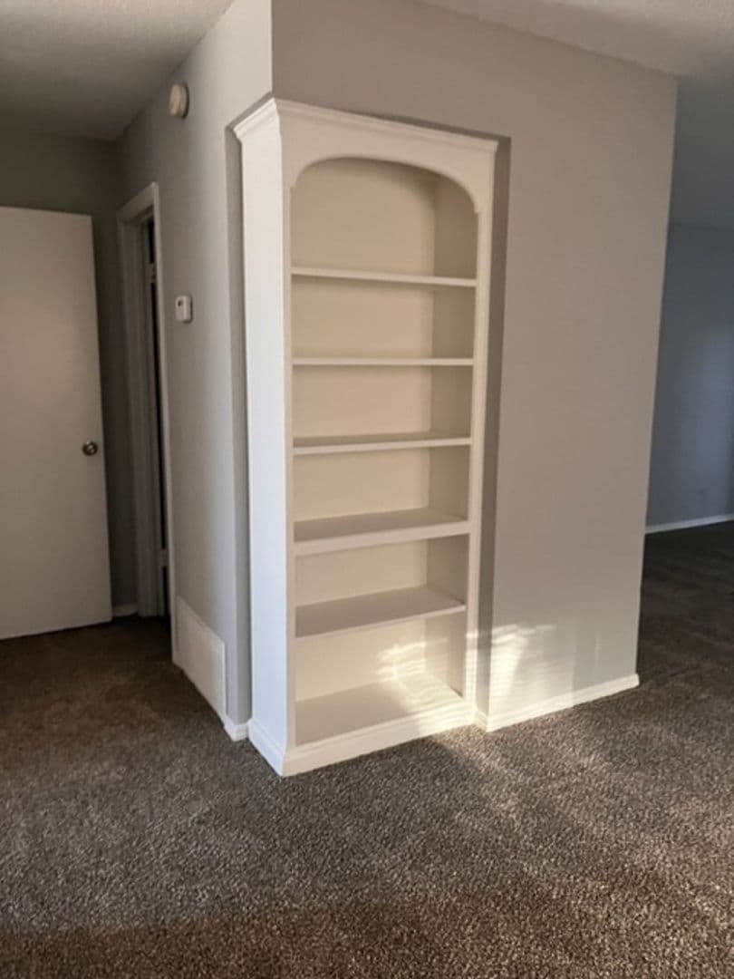 Wichita Apartment: 1000 S Woodlawn Street