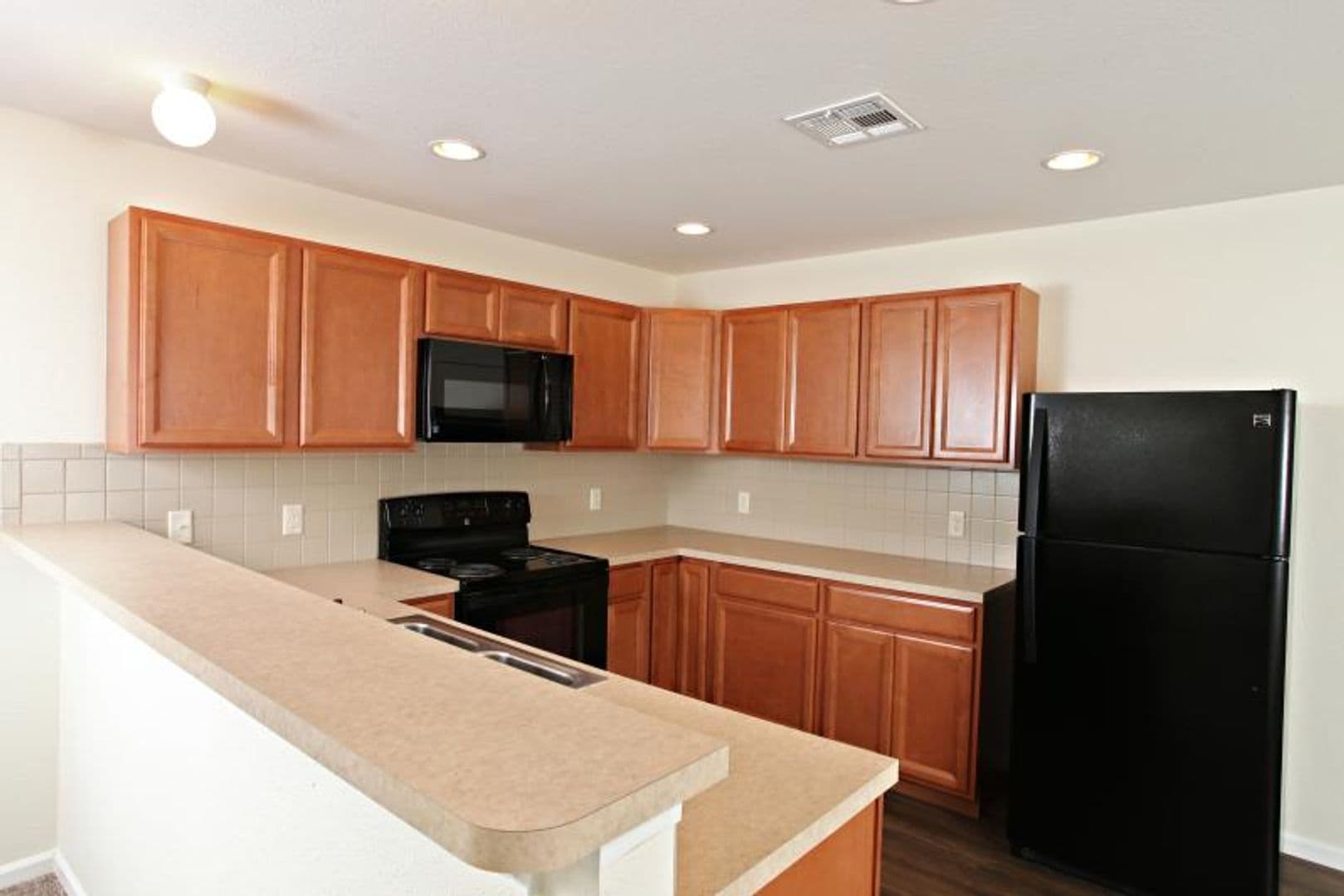 Newton Apartment: 704 Cottonwood Crossing Drive