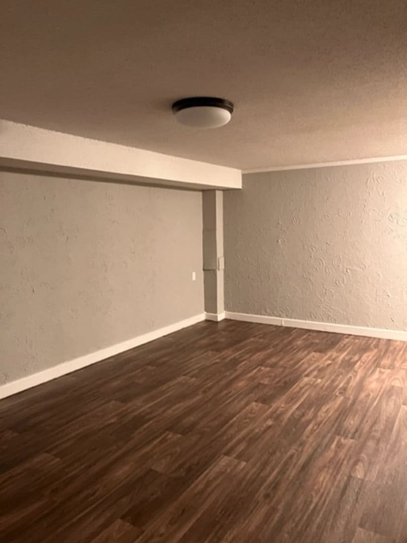 Wichita Apartment: 1000 S Woodlawn Street