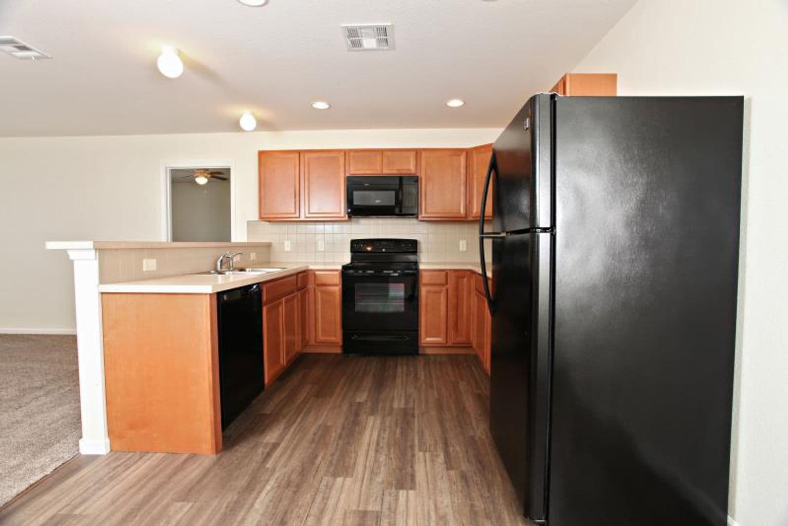 Newton Apartment: 704 Cottonwood Crossing Drive