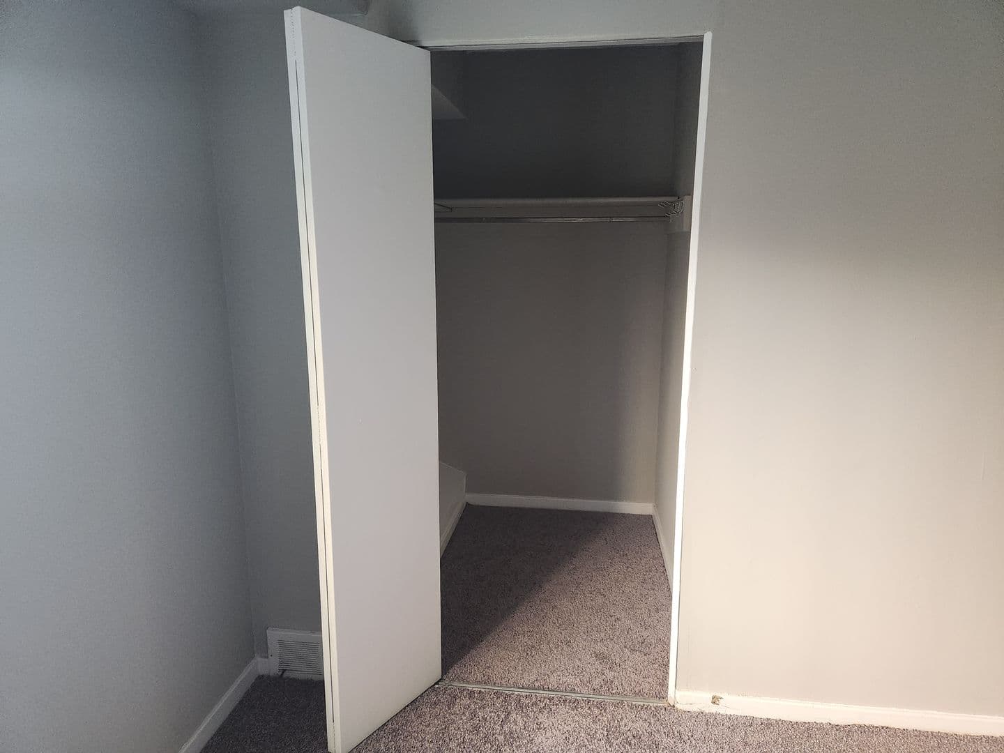 Carnegie Apartment: 834 Washington Avenue