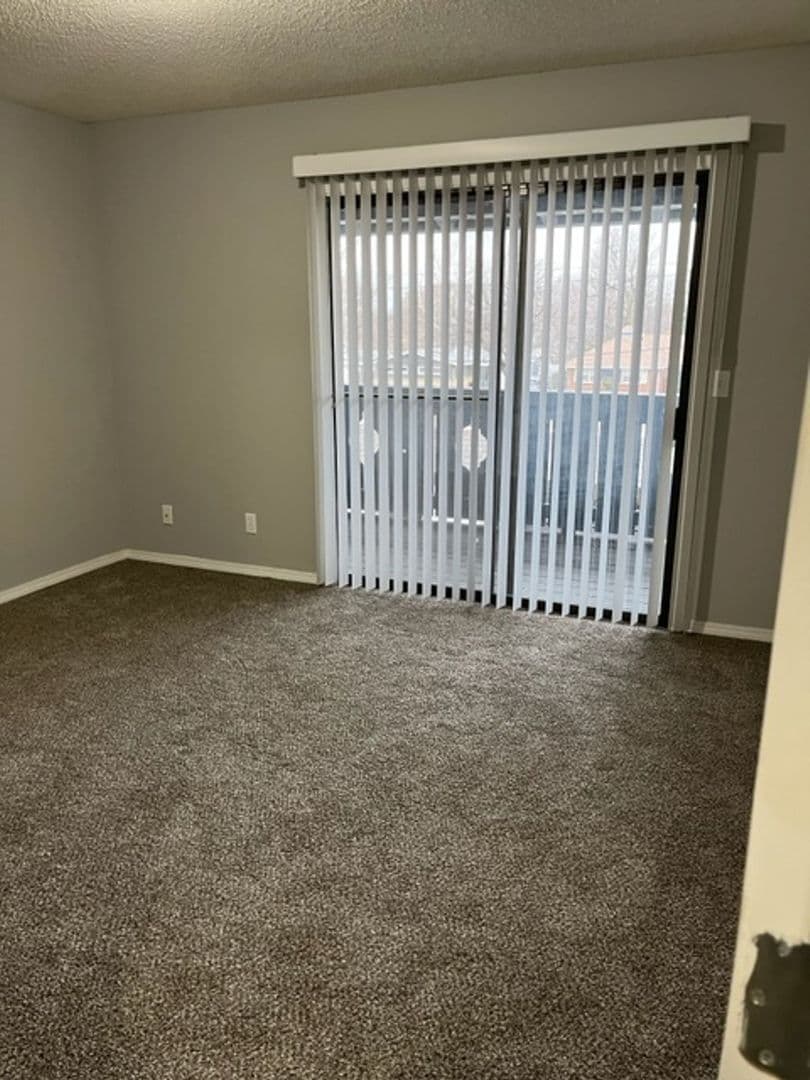 Wichita Apartment: 1000 S Woodlawn Street