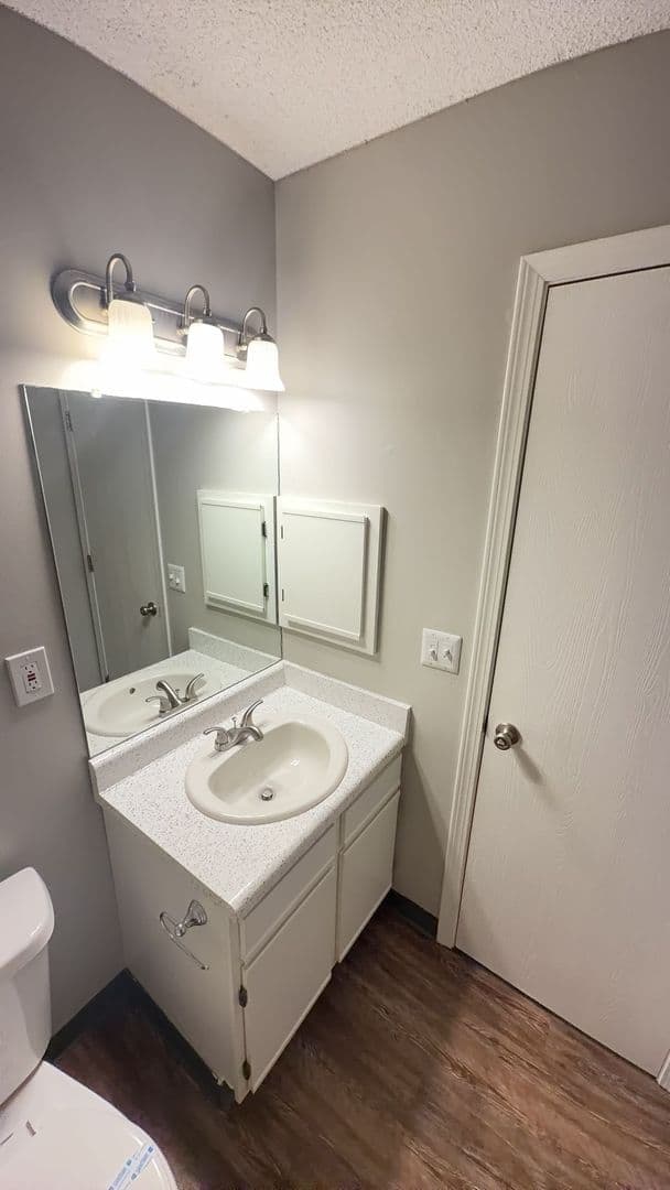 Mulvane Apartment: 340 E Rock Rd Ct
