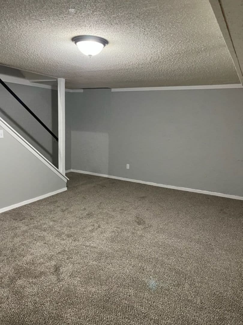 Wichita Apartment: 1000 S Woodlawn Street