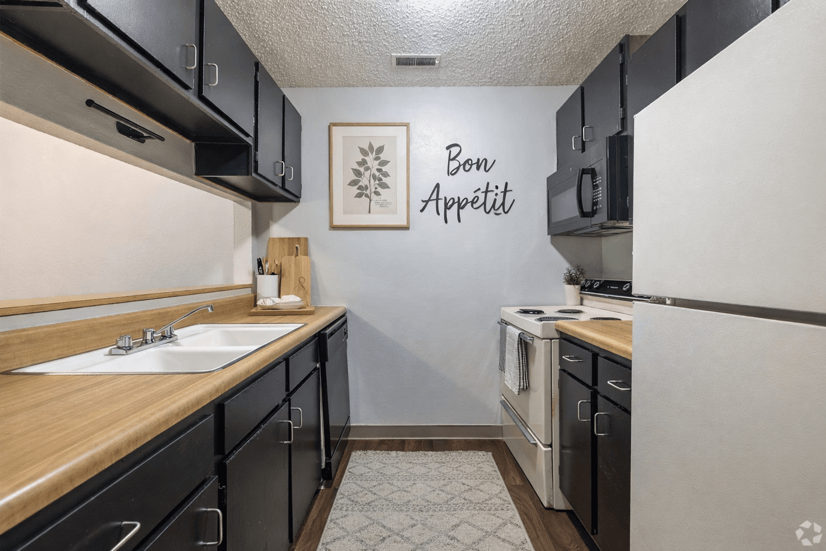 Wichita Apartment: 6747 W Par Ln