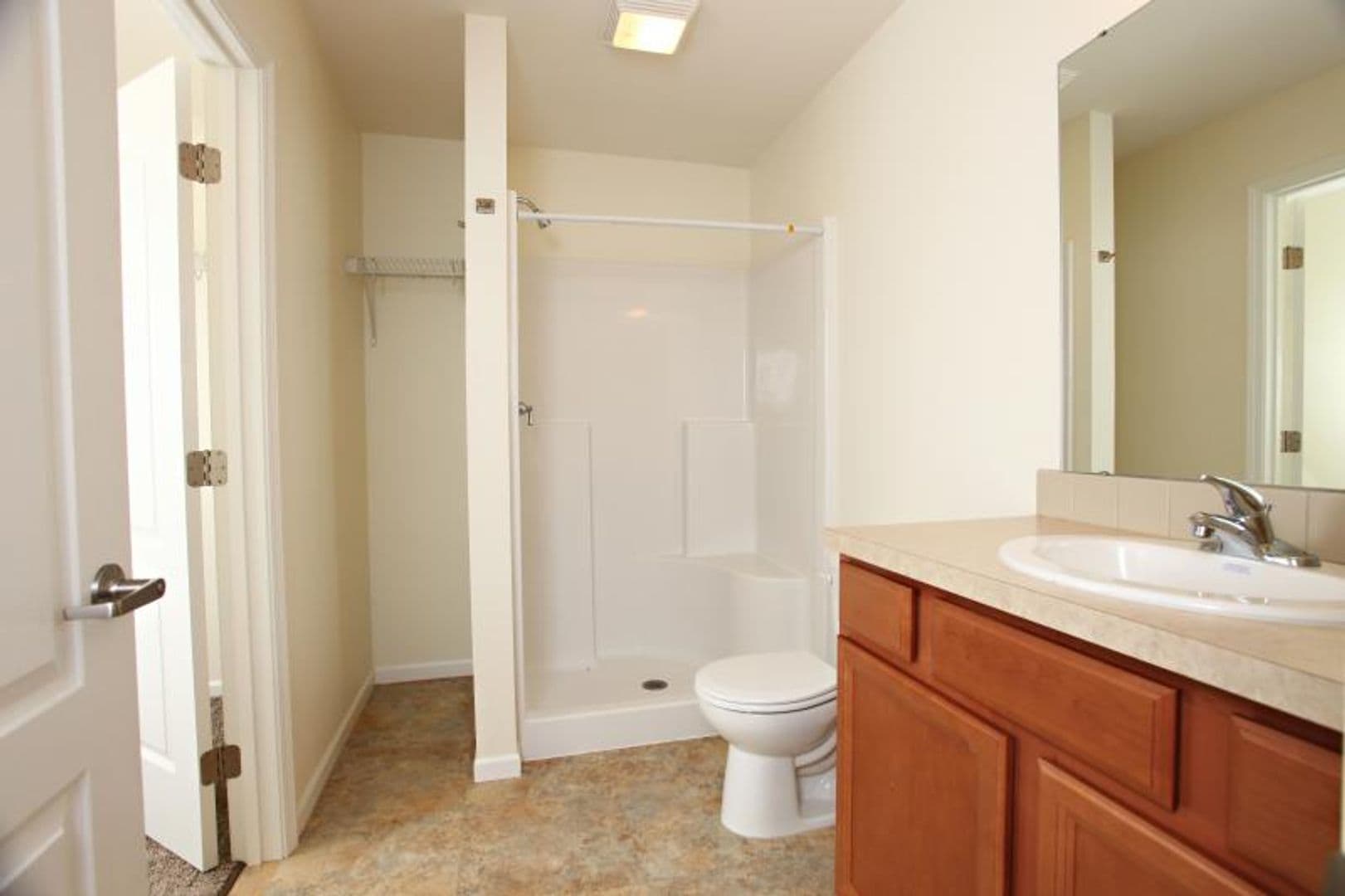 Newton Apartment: 704 Cottonwood Crossing Drive