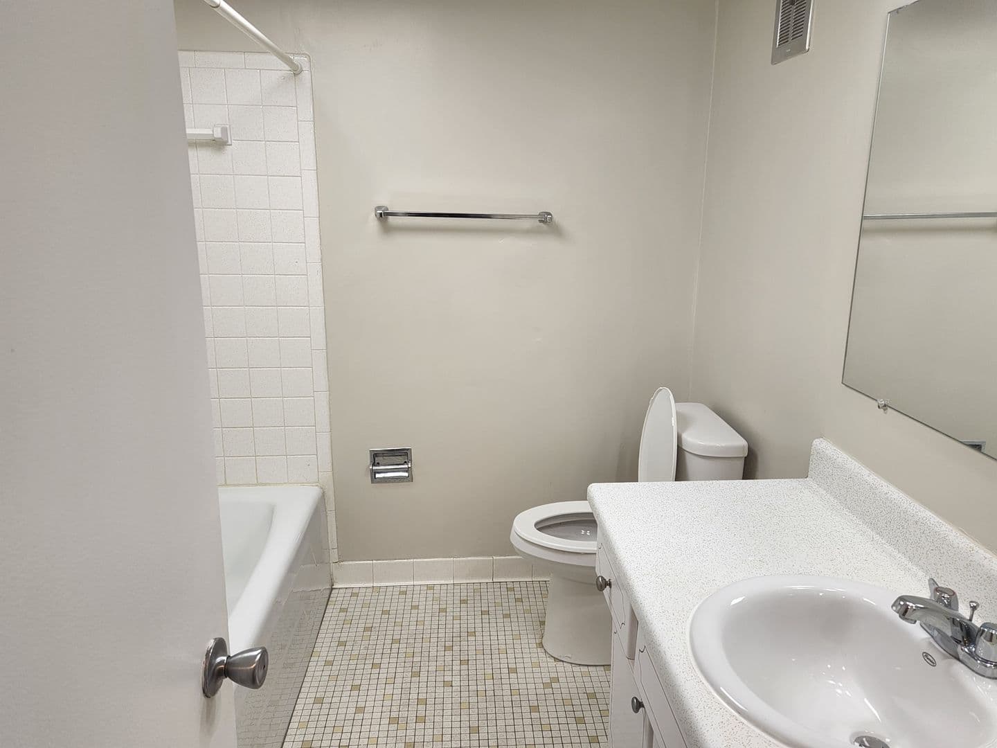 Carnegie Apartment: 834 Washington Avenue