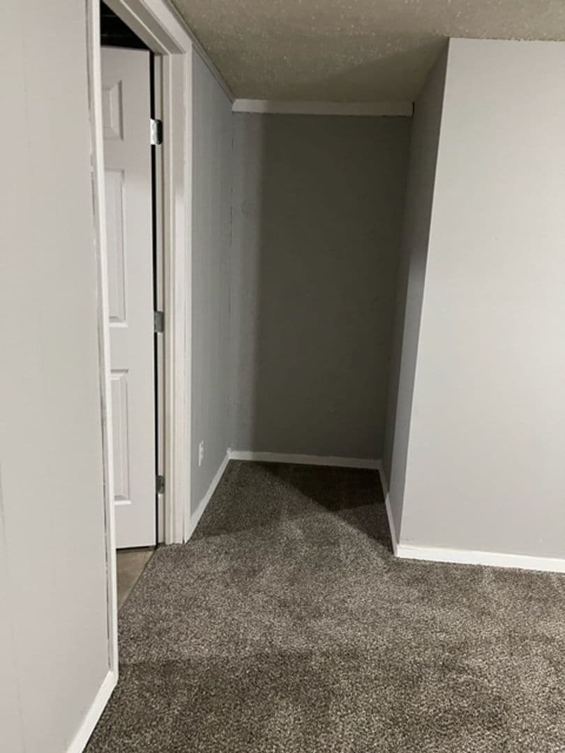Wichita Apartment: 1000 S Woodlawn Street