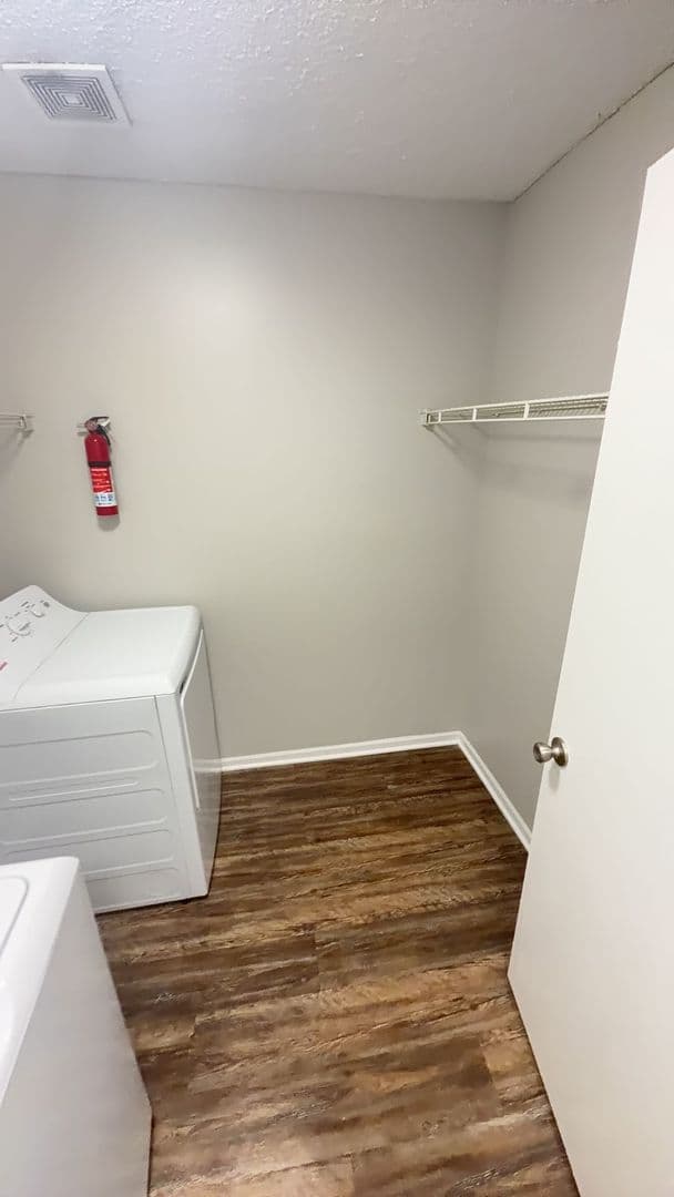 Mulvane Apartment: 340 E Rock Rd Ct