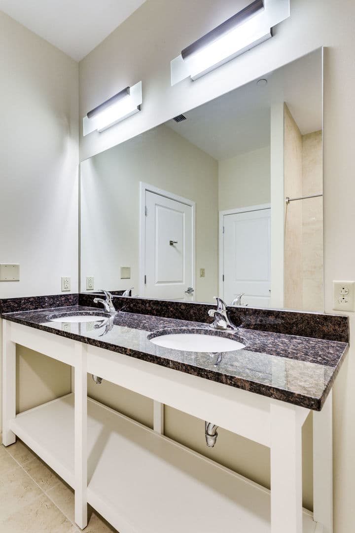 Alexandria Apartment: 706 North Washington Street