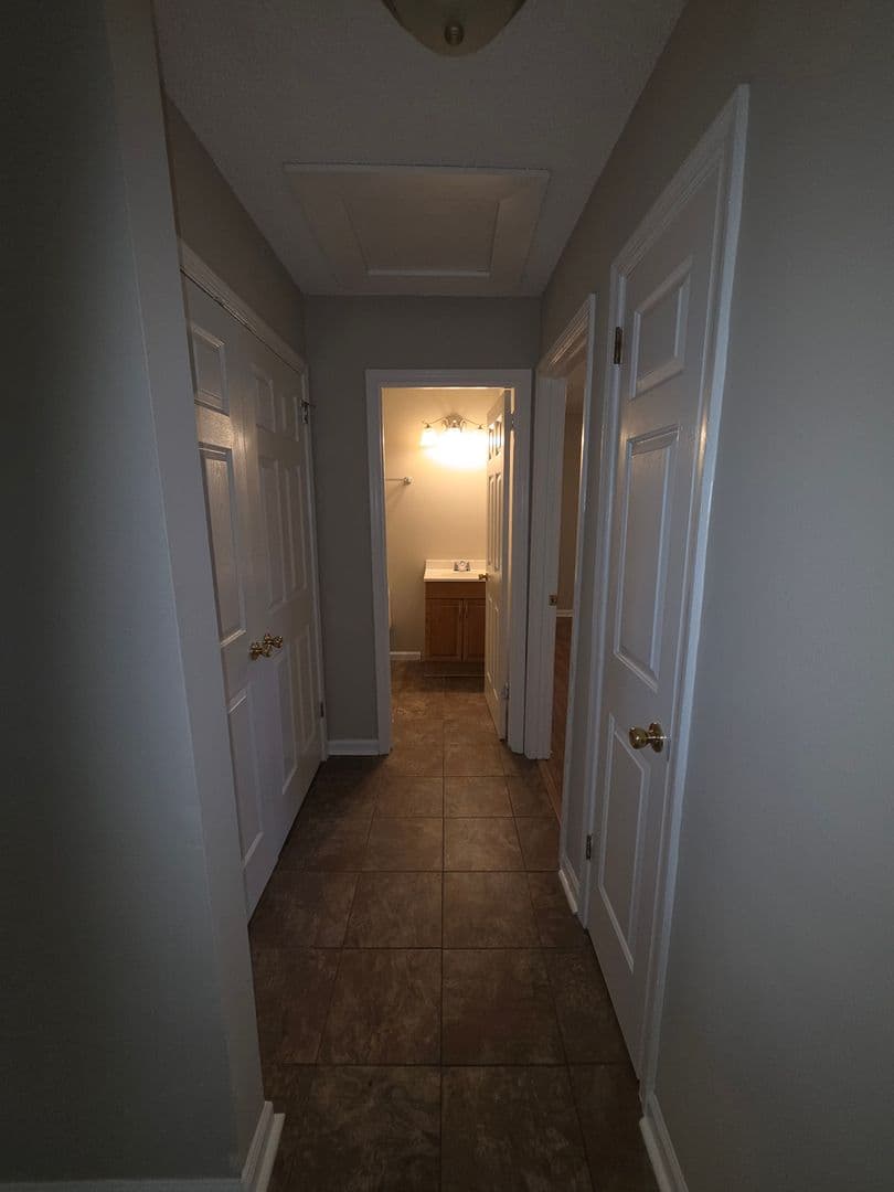Garner Townhome: 323 Kentucky Dr