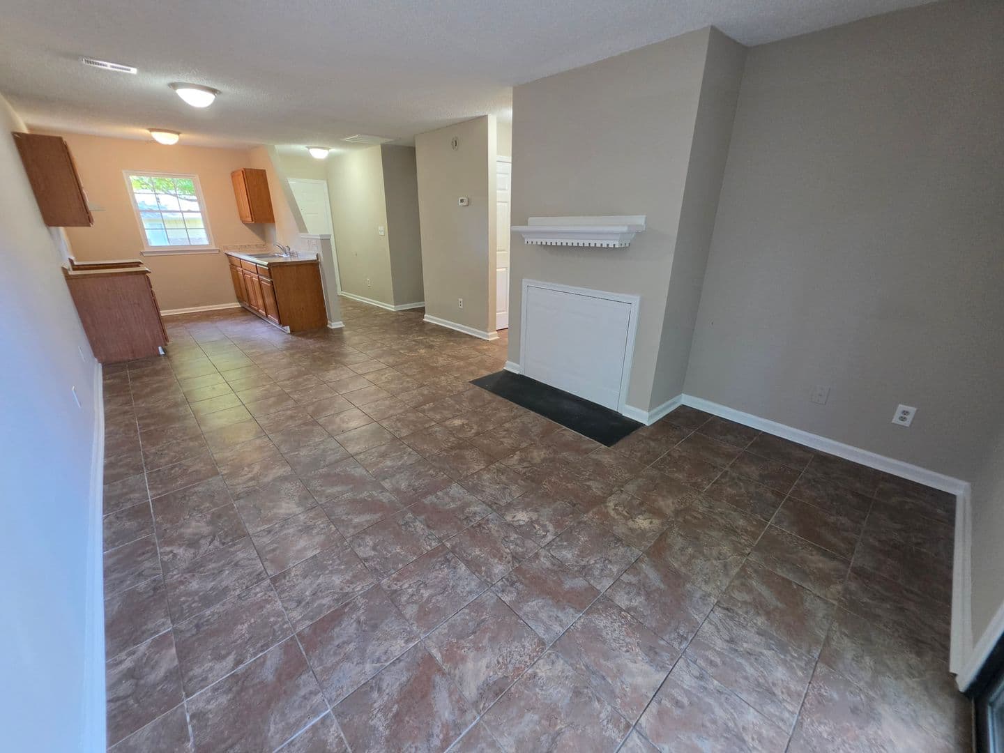 Garner Townhome: 323 Kentucky Dr