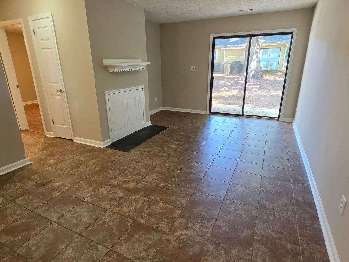Garner Townhome: 323 Kentucky Dr