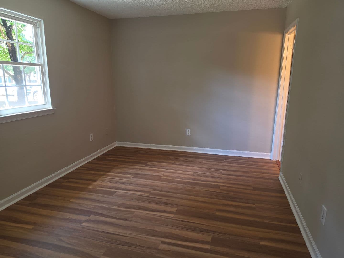 Garner Townhome: 323 Kentucky Dr