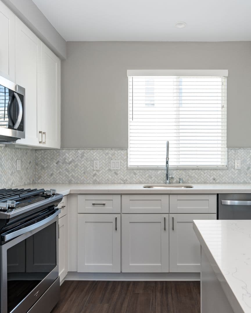 La Mesa Apartment: 5565 Lake Murray Blvd.