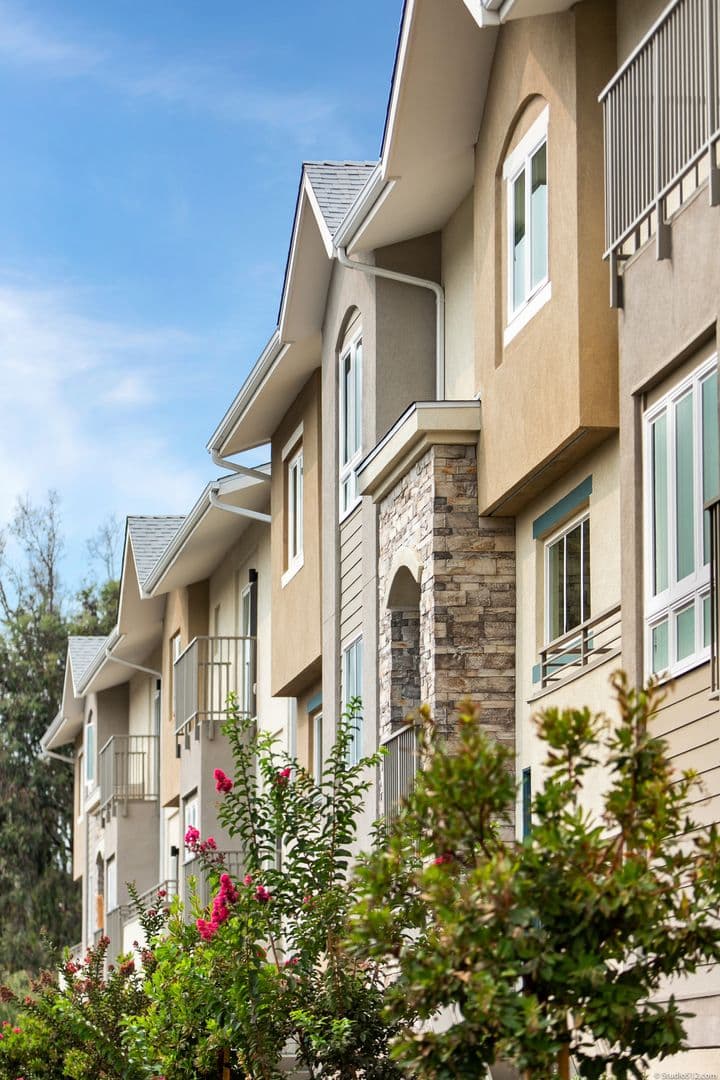 La Mesa Apartment: 5565 Lake Murray Blvd.