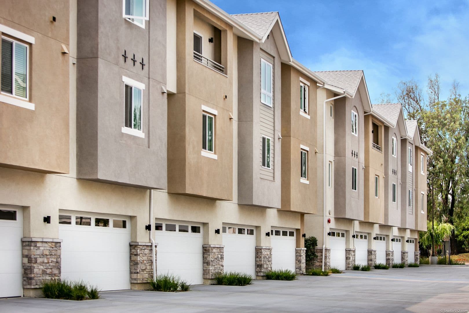 La Mesa Apartment: 5565 Lake Murray Blvd.