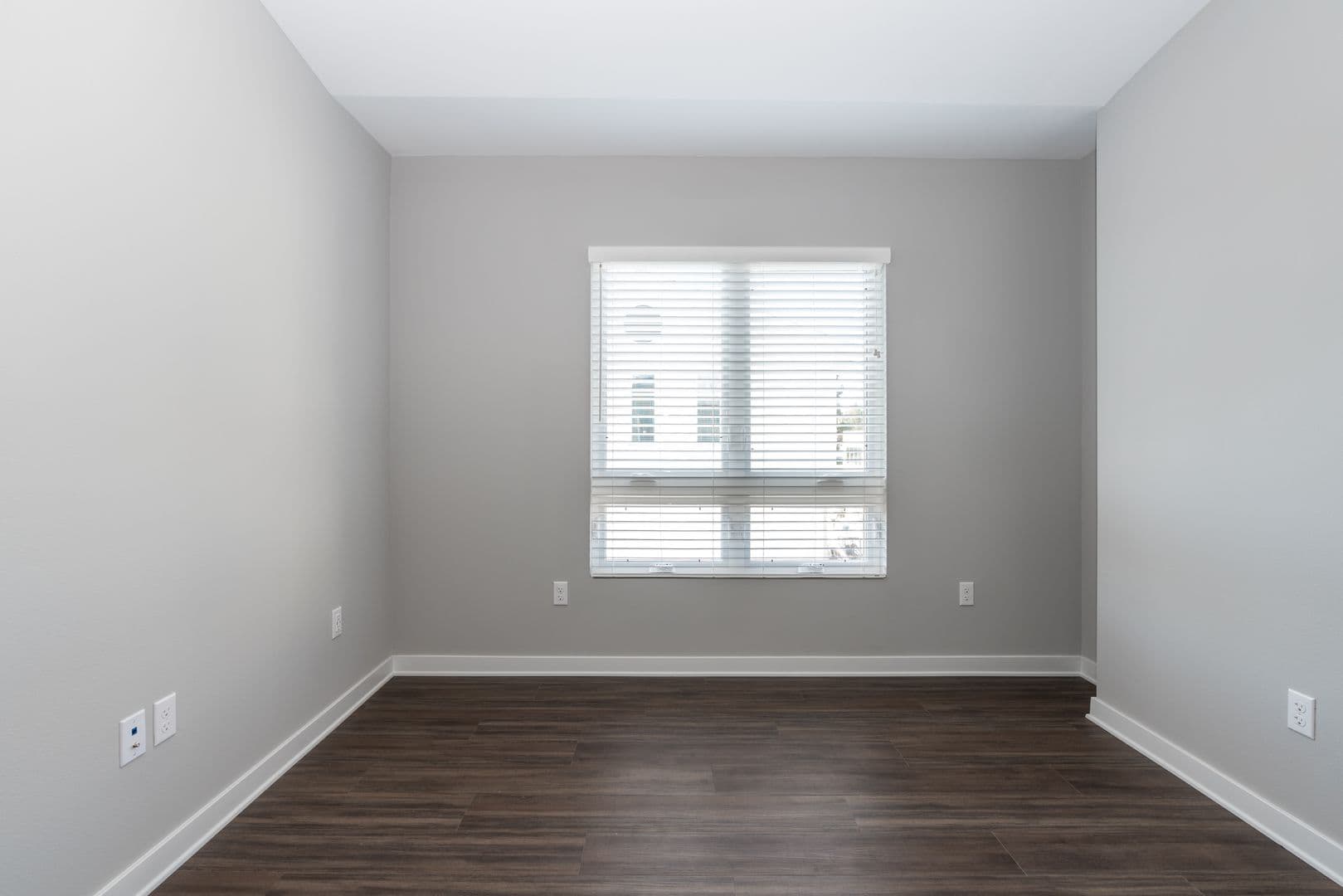 La Mesa Apartment: 5565 Lake Murray Blvd.