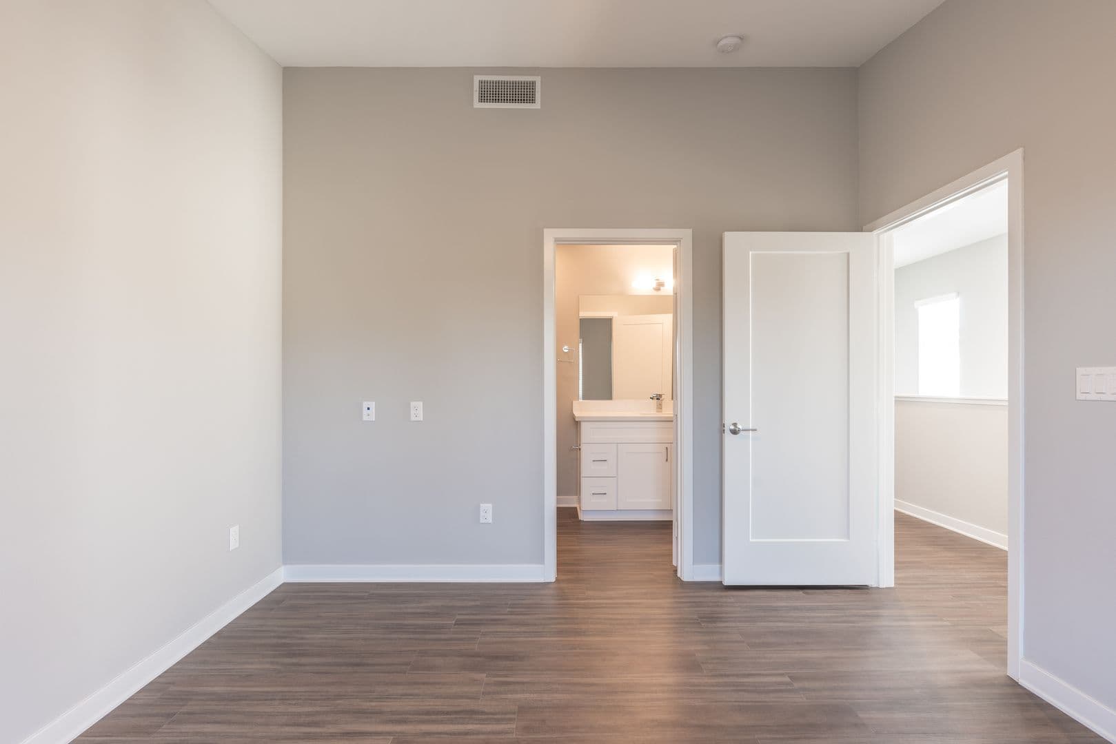 La Mesa Apartment: 5565 Lake Murray Blvd.