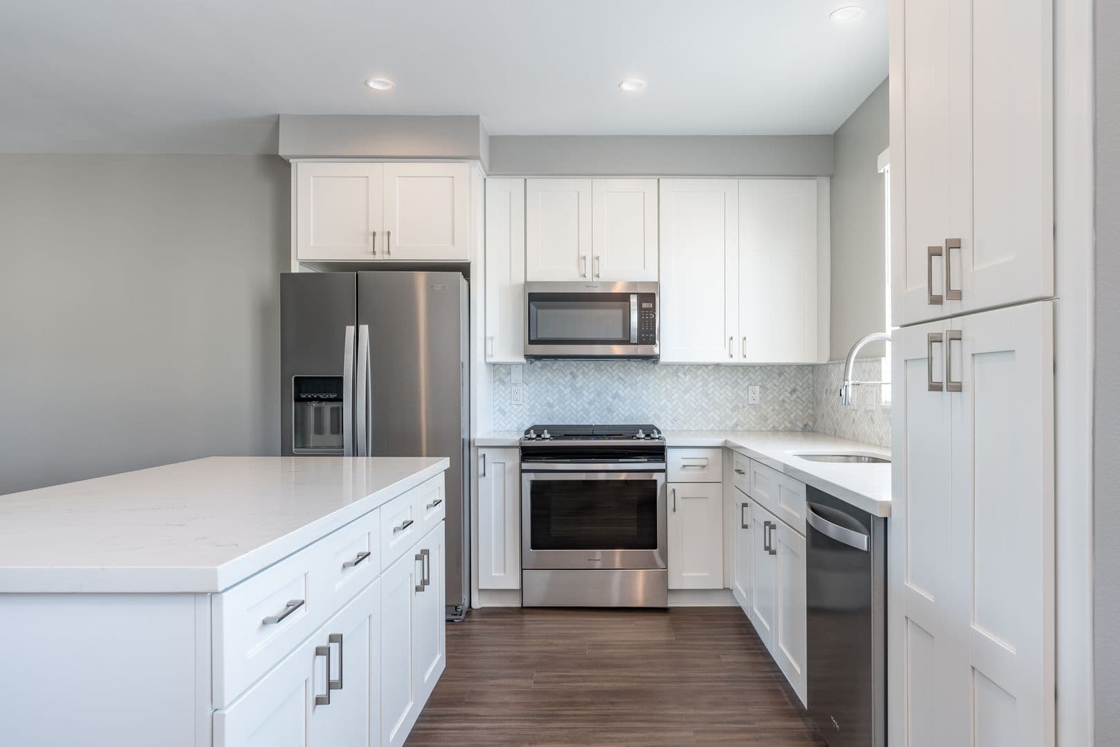 La Mesa Apartment: 5565 Lake Murray Blvd.