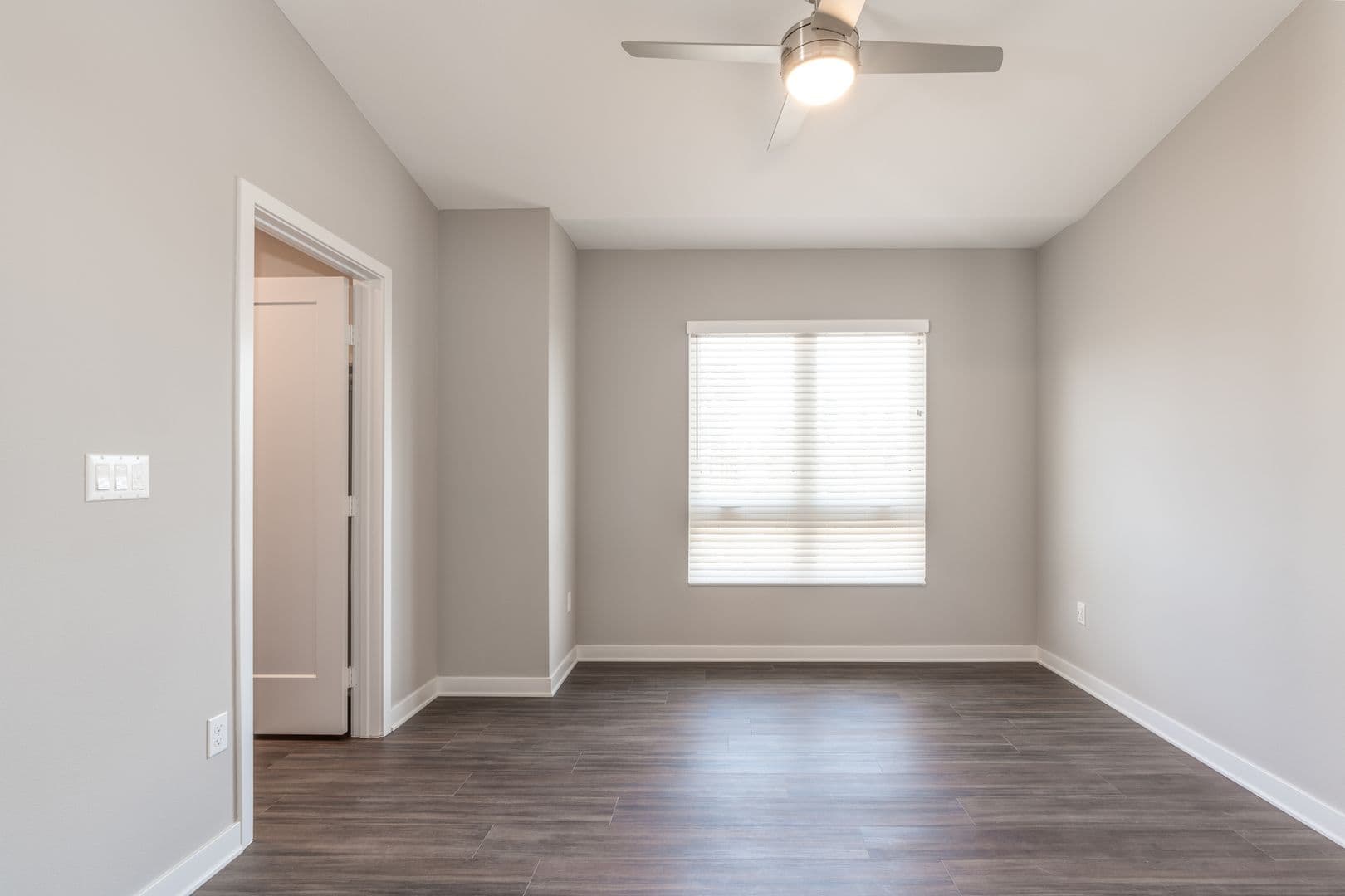 La Mesa Apartment: 5565 Lake Murray Blvd.