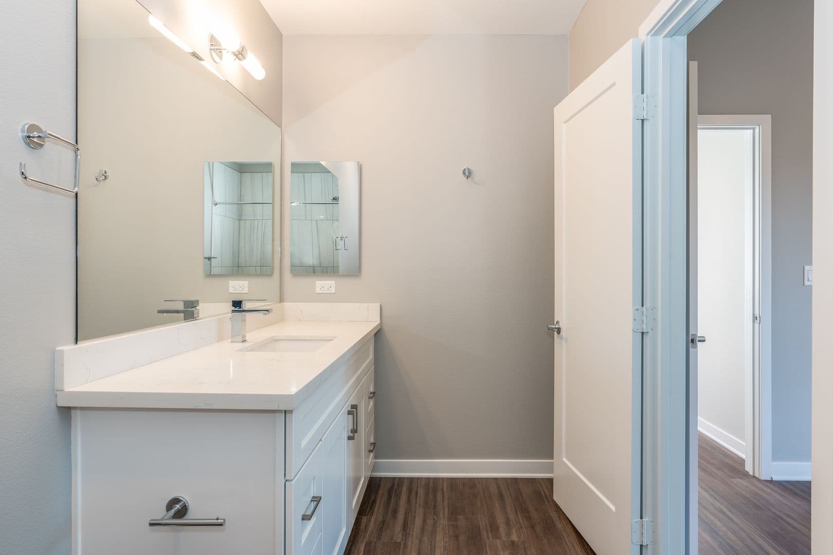 La Mesa Apartment: 5565 Lake Murray Blvd.