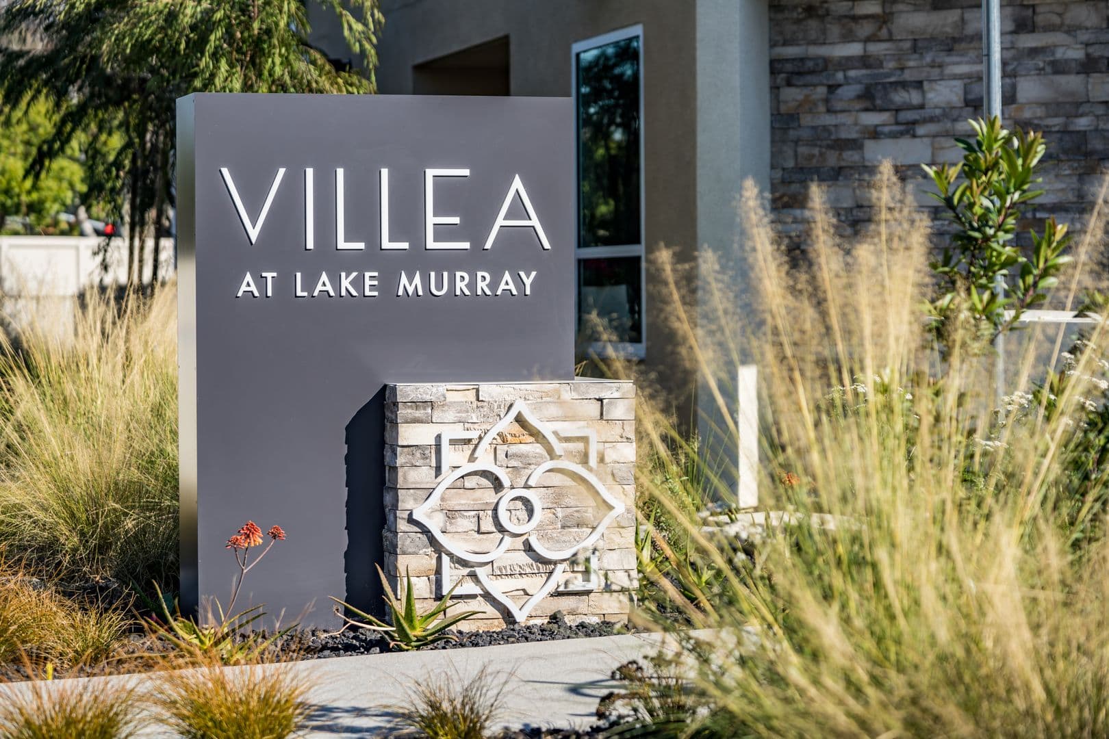 La Mesa Apartment: 5565 Lake Murray Blvd.