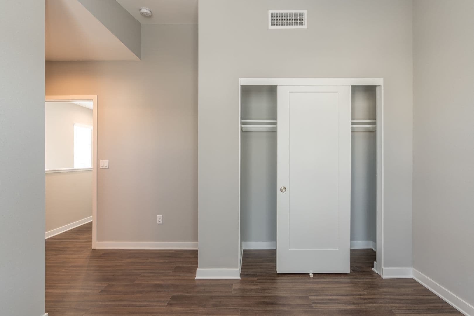 La Mesa Apartment: 5565 Lake Murray Blvd.