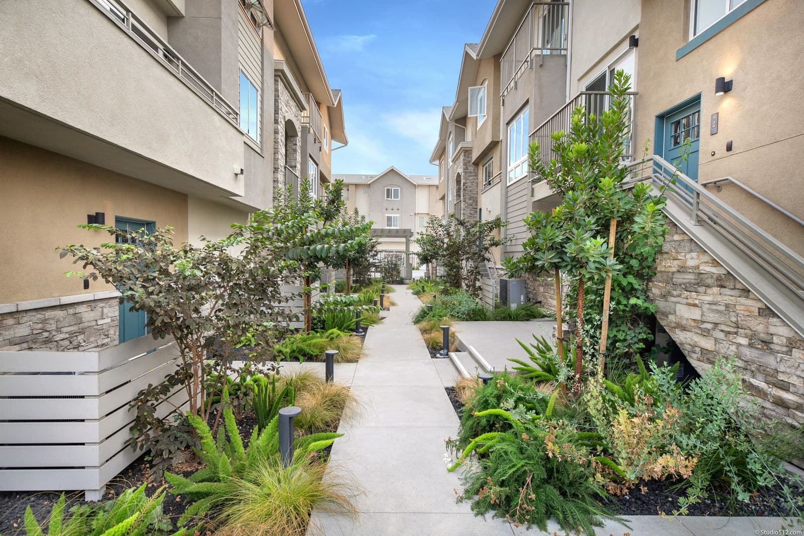 La Mesa Apartment: 5565 Lake Murray Blvd.