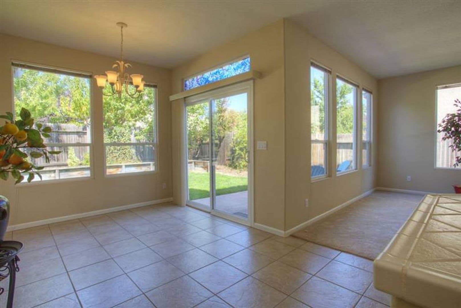 Sacramento House: 2571 Merrivale Way