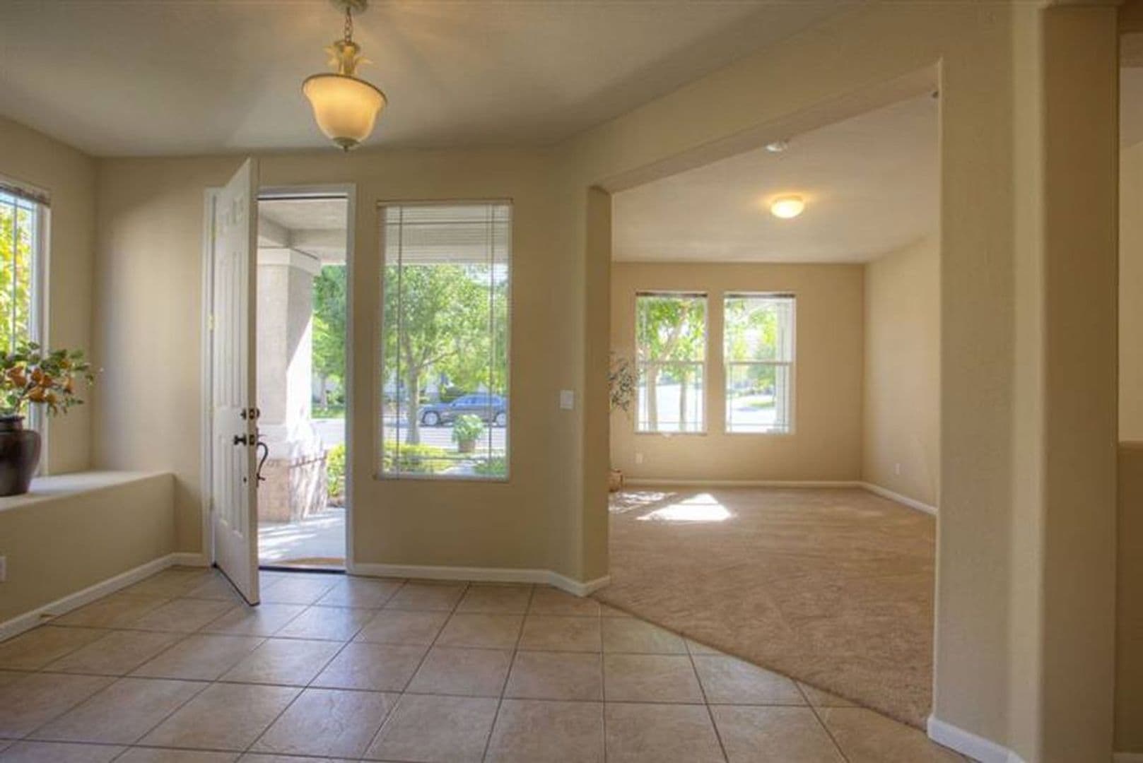 Sacramento House: 2571 Merrivale Way