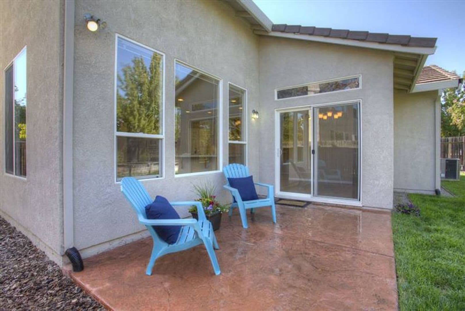 Sacramento House: 2571 Merrivale Way