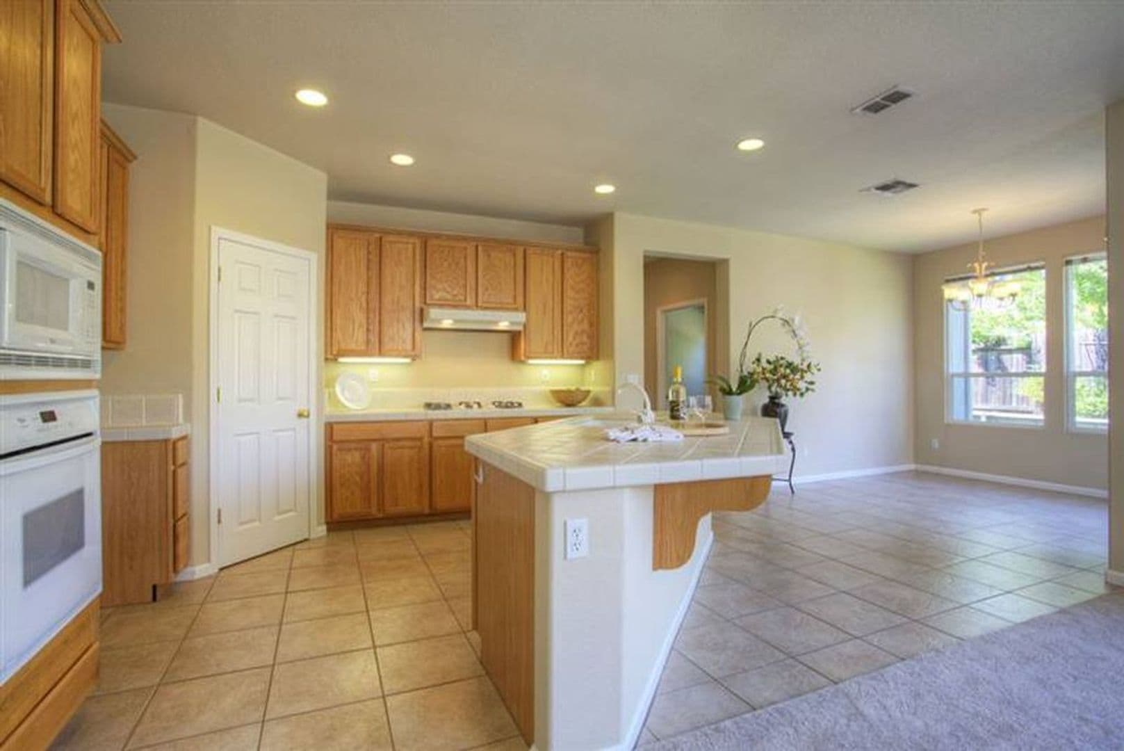 Sacramento House: 2571 Merrivale Way