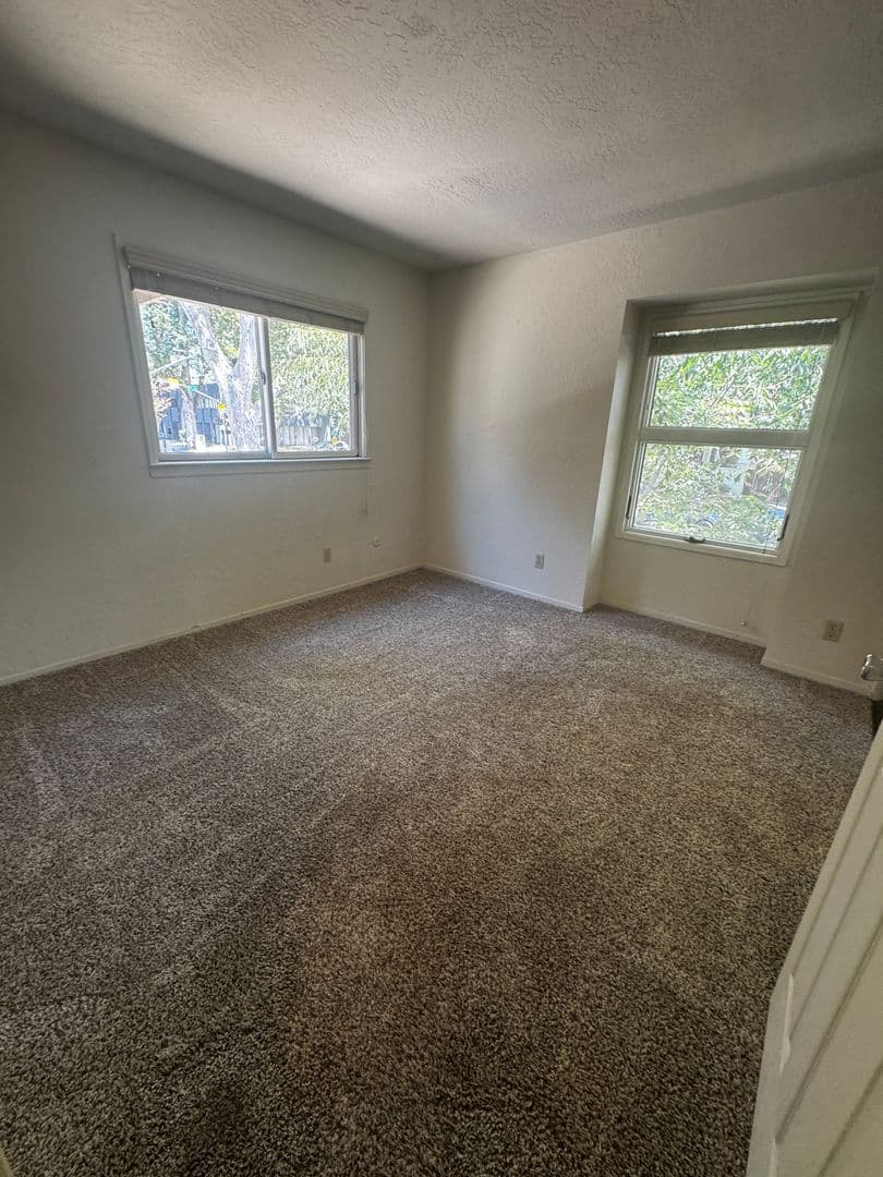 Sacramento Apartment: 2110 H St.