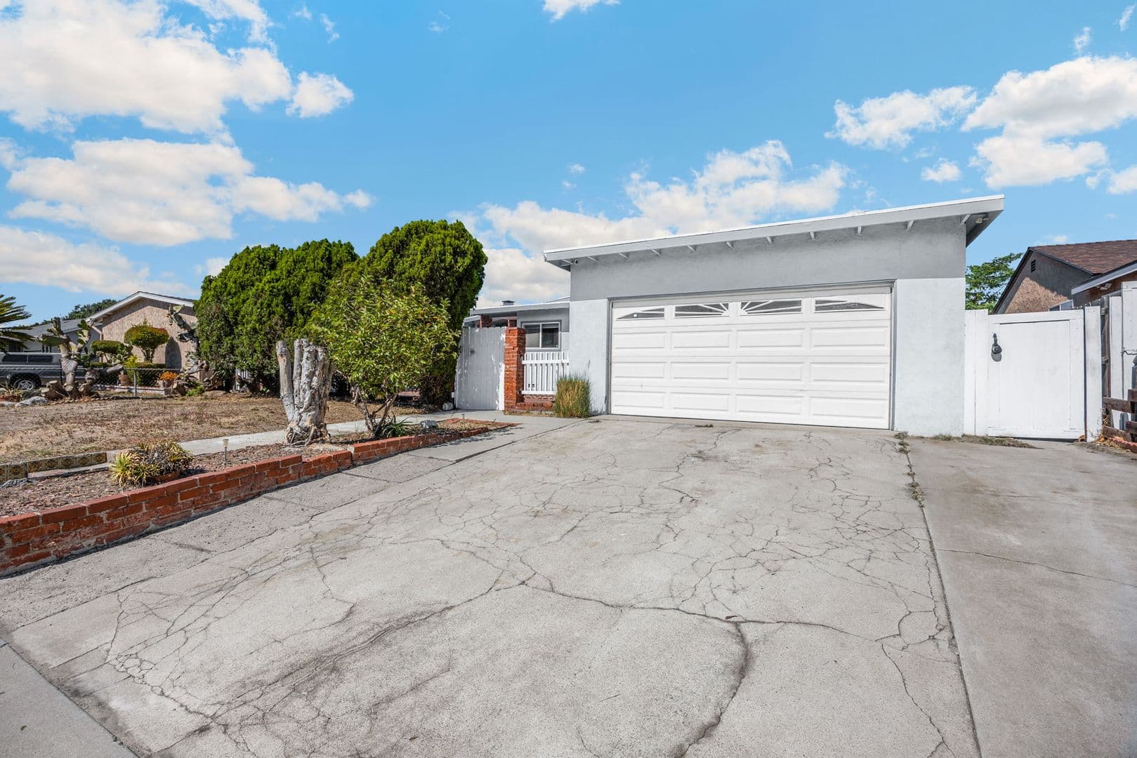 Fullerton House: 1201 West Baker Avenue