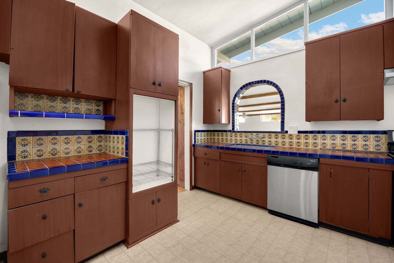 Fullerton House: 1201 West Baker Avenue